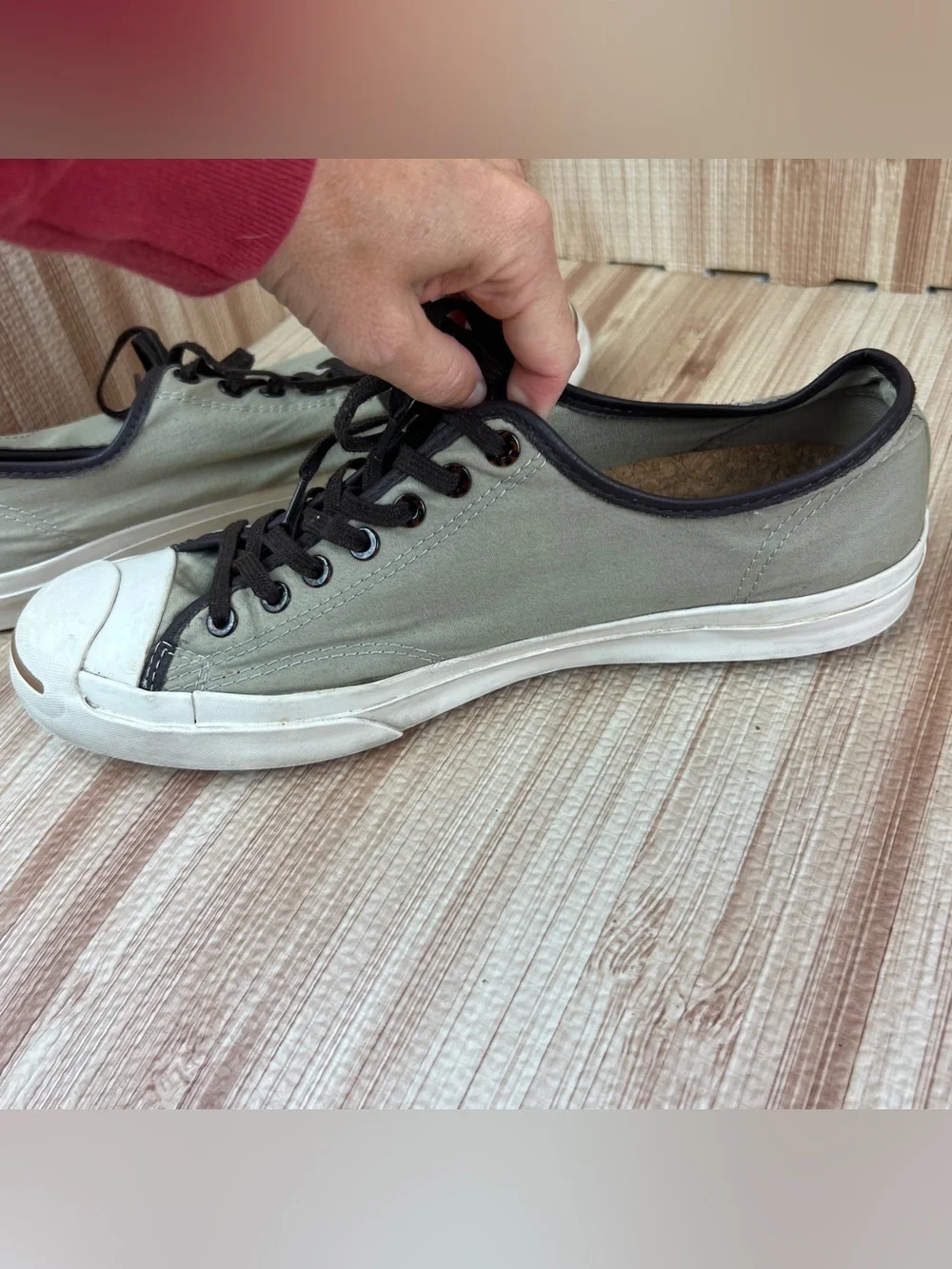Converse this listing